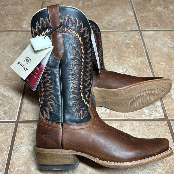 Brand new Ariat boots tan and black. - Picture 4 of 6